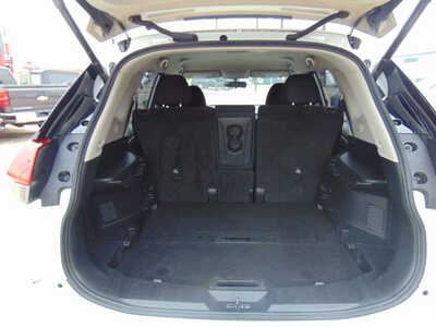 2018 Nissan Rogue, $13995. Photo 6