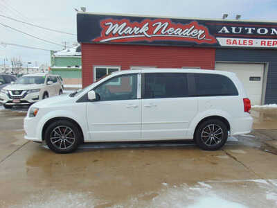 2016 Dodge Caravan, Grand, $9995. Photo 9