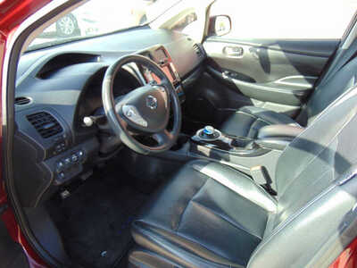 2017 Nissan Leaf, $6995. Photo 12
