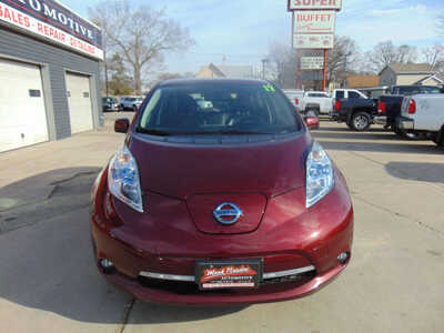 2017 Nissan Leaf, $6995. Photo 2