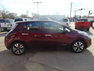2017 Nissan Leaf, $6995. Photo 4