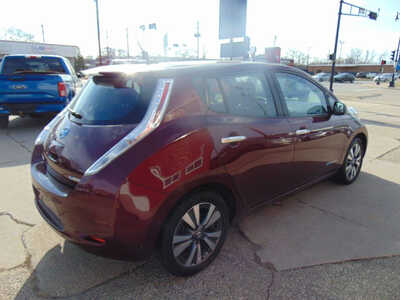 2017 Nissan Leaf, $6995. Photo 5