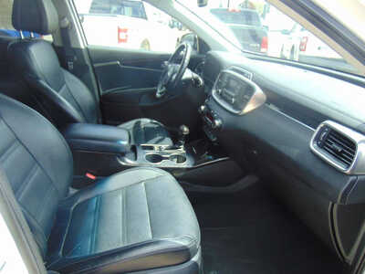 2016 Kia Sorento, $9995. Photo 10