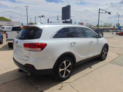 2016 Kia Sorento, $9995. Photo 5