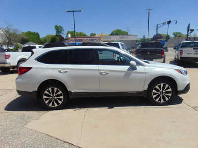 2017 Subaru Outback, $17995. Photo 4