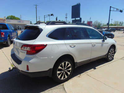 2017 Subaru Outback, $17995. Photo 5