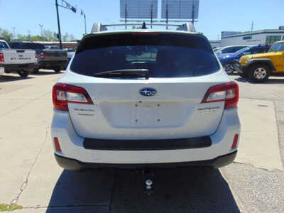 2017 Subaru Outback, $17995. Photo 6