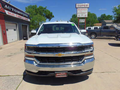 2019 Chevrolet 1500 Ext Cab, $17995. Photo 2
