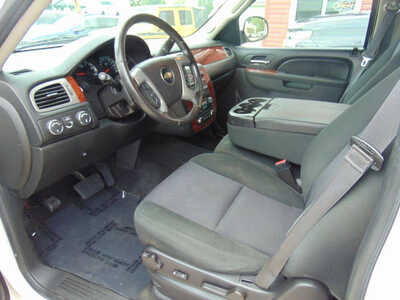 2014 Chevrolet Suburban, $13995. Photo 12