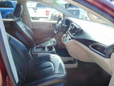 2018 Chrysler Pacifica, $8995. Photo 12