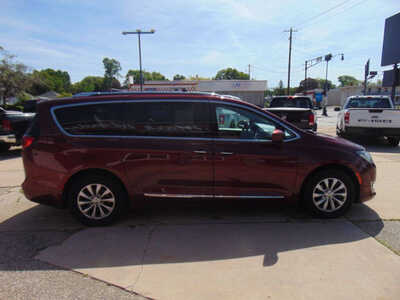 2018 Chrysler Pacifica, $8995. Photo 4