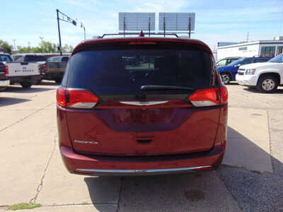 2018 Chrysler Pacifica, $8995. Photo 6