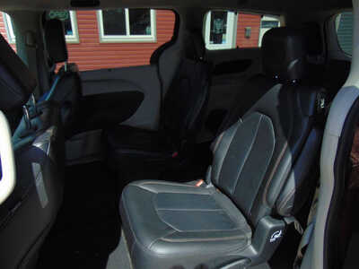 2018 Chrysler Pacifica, $8995. Photo 9