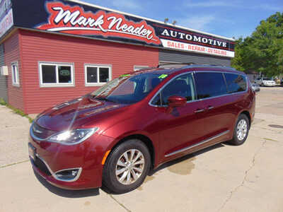2018 Chrysler Pacifica, $8995. Photo 1