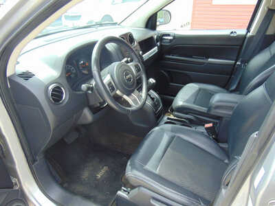 2017 Jeep Compass, $11995. Photo 11