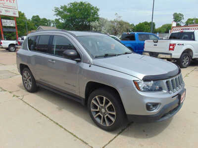 2017 Jeep Compass, $11995. Photo 3