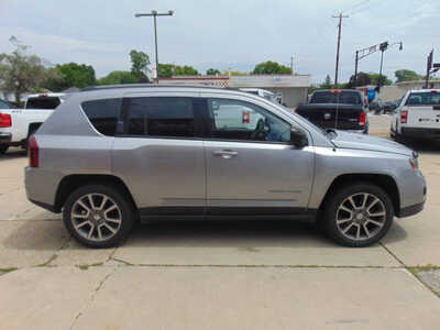 2017 Jeep Compass, $11995. Photo 4