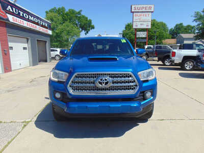 2016 Toyota Tacoma, $24995. Photo 2
