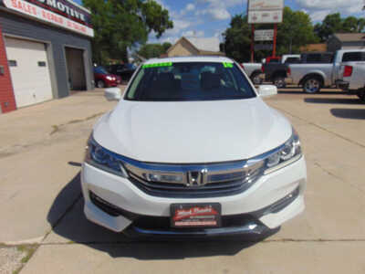 2016 Honda Accord, $12995. Photo 2