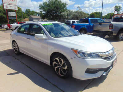 2016 Honda Accord, $12995. Photo 3