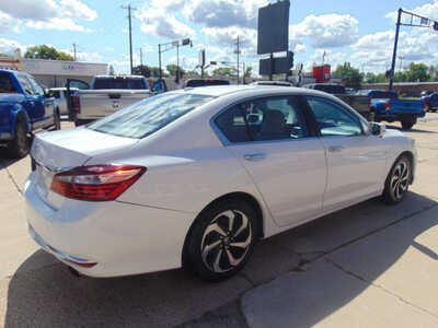 2016 Honda Accord, $12995. Photo 5