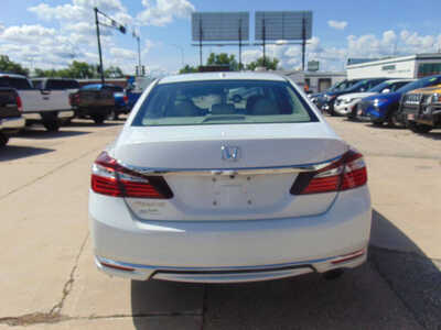 2016 Honda Accord, $12995. Photo 6