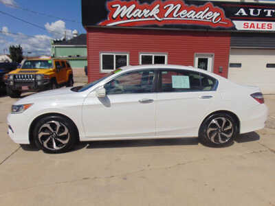 2016 Honda Accord, $12995. Photo 8