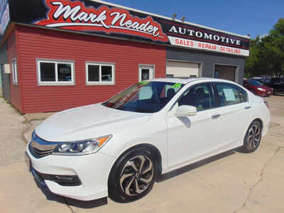2016 Honda Accord, $12995. Photo 1