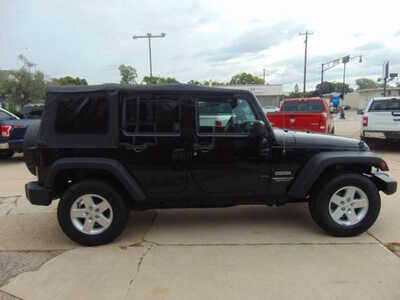 2017 Jeep Wrangler Unlimited, $15995. Photo 4