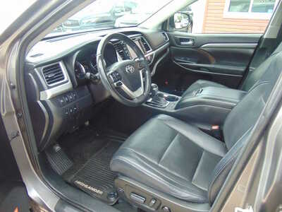 2017 Toyota Highlander, $16995. Photo 12