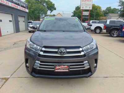 2017 Toyota Highlander, $16995. Photo 2