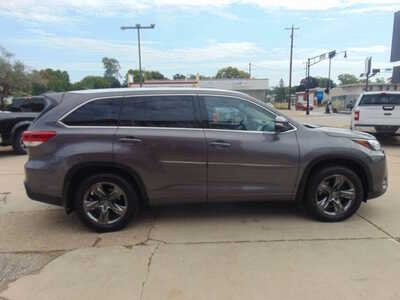 2017 Toyota Highlander, $16995. Photo 4