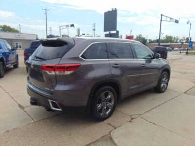 2017 Toyota Highlander, $16995. Photo 5