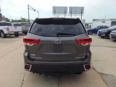 2017 Toyota Highlander, $16995. Photo 6