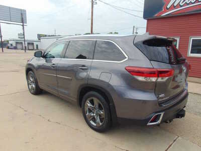 2017 Toyota Highlander, $16995. Photo 7