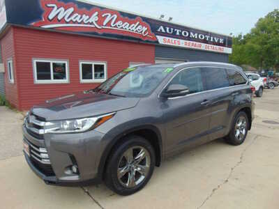 2017 Toyota Highlander, $16995. Photo 1