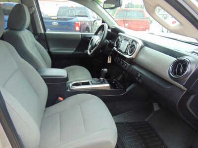 2017 Toyota Tacoma, $21995. Photo 10