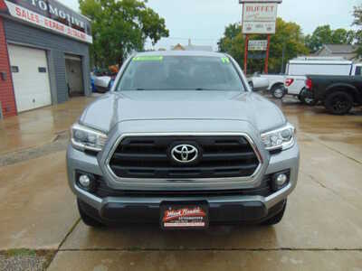 2017 Toyota Tacoma, $21995. Photo 2