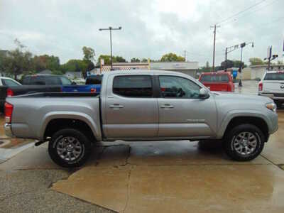 2017 Toyota Tacoma, $21995. Photo 4