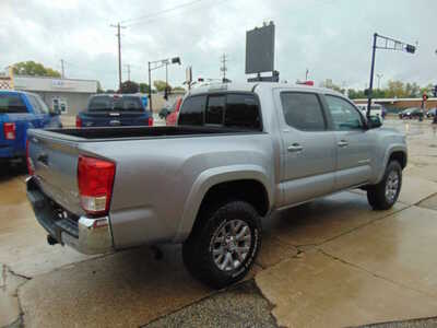 2017 Toyota Tacoma, $21995. Photo 5