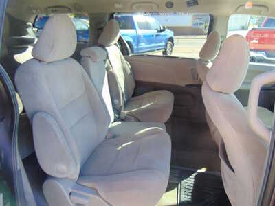 2017 Toyota Sienna, $10995. Photo 10
