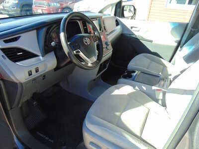 2017 Toyota Sienna, $10995. Photo 12