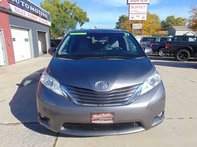 2017 Toyota Sienna, $10995. Photo 2