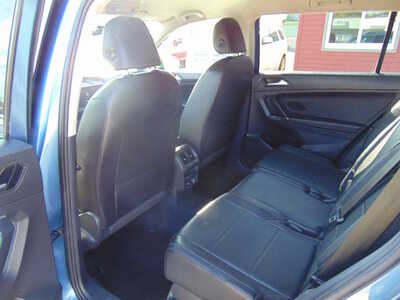 2020 Volkswagen Tiguan, $15995. Photo 9