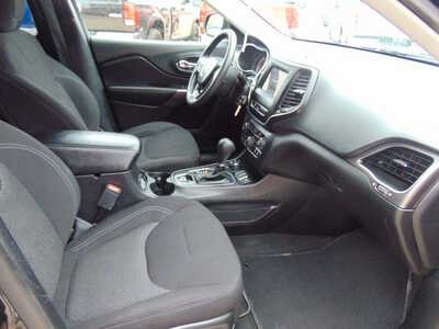 2020 Jeep Cherokee, $12995. Photo 11