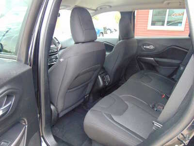 2020 Jeep Cherokee, $12995. Photo 9