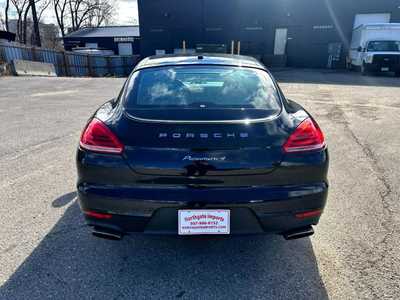 2015 Porsche Panamera, $17495.00. Photo 4