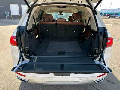 2020 BMW X7, $33995.00. Photo 5