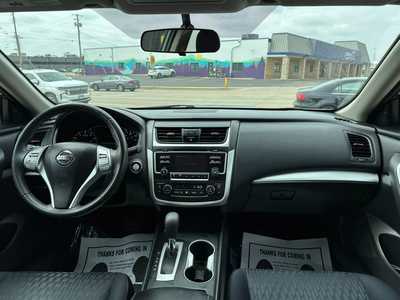 2017 Nissan Altima, $10995.00. Photo 12