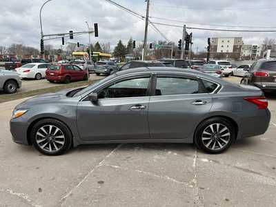2017 Nissan Altima, $10995.00. Photo 6